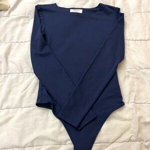 Aritzia Babaton Contour Crew Longsleeve Bodysuit